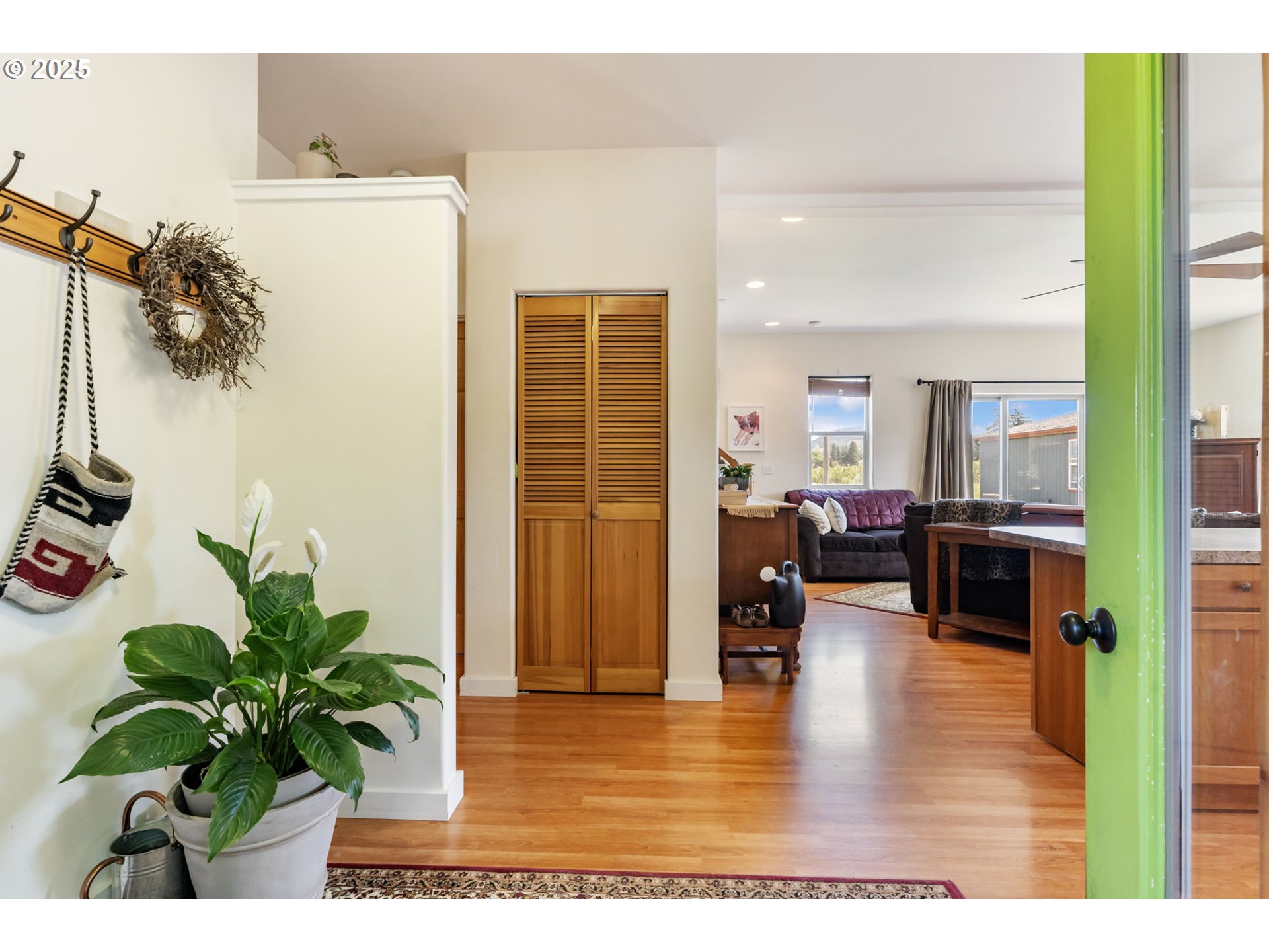 1105 29th Street Hood River, OR 97031 - Photo 24 of 48 Entrance/Foyer