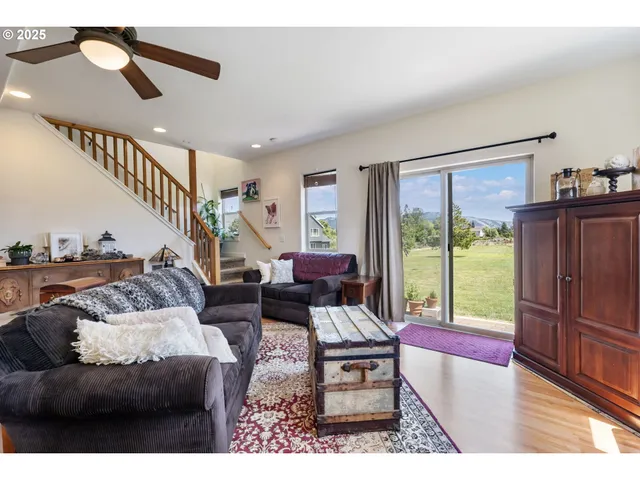 $999,000 | 1105 29th Street, Hood River, OR 97031