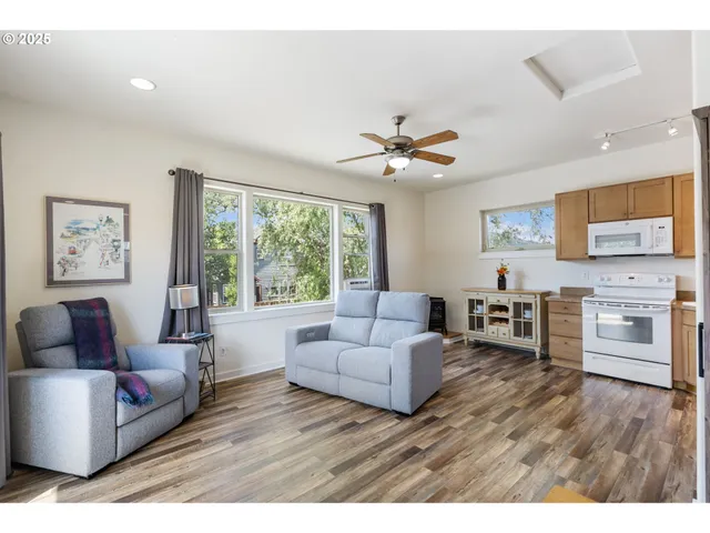 $999,000 | 1105 29th Street, Hood River, OR 97031