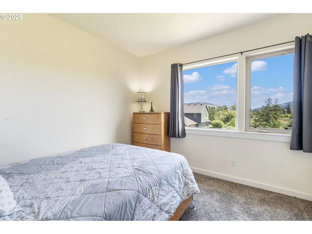 $999,000 | 1105 29th Street, Hood River, OR 97031