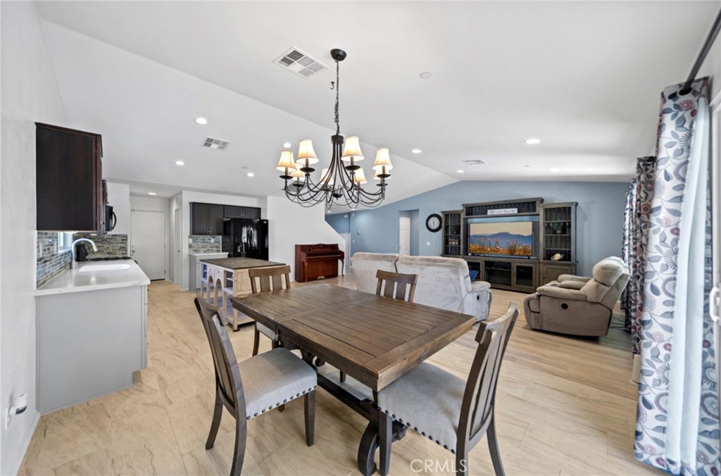 33099 Rustlers Road Winchester, CA 92596 - Photo 8 of 17 Dining Room