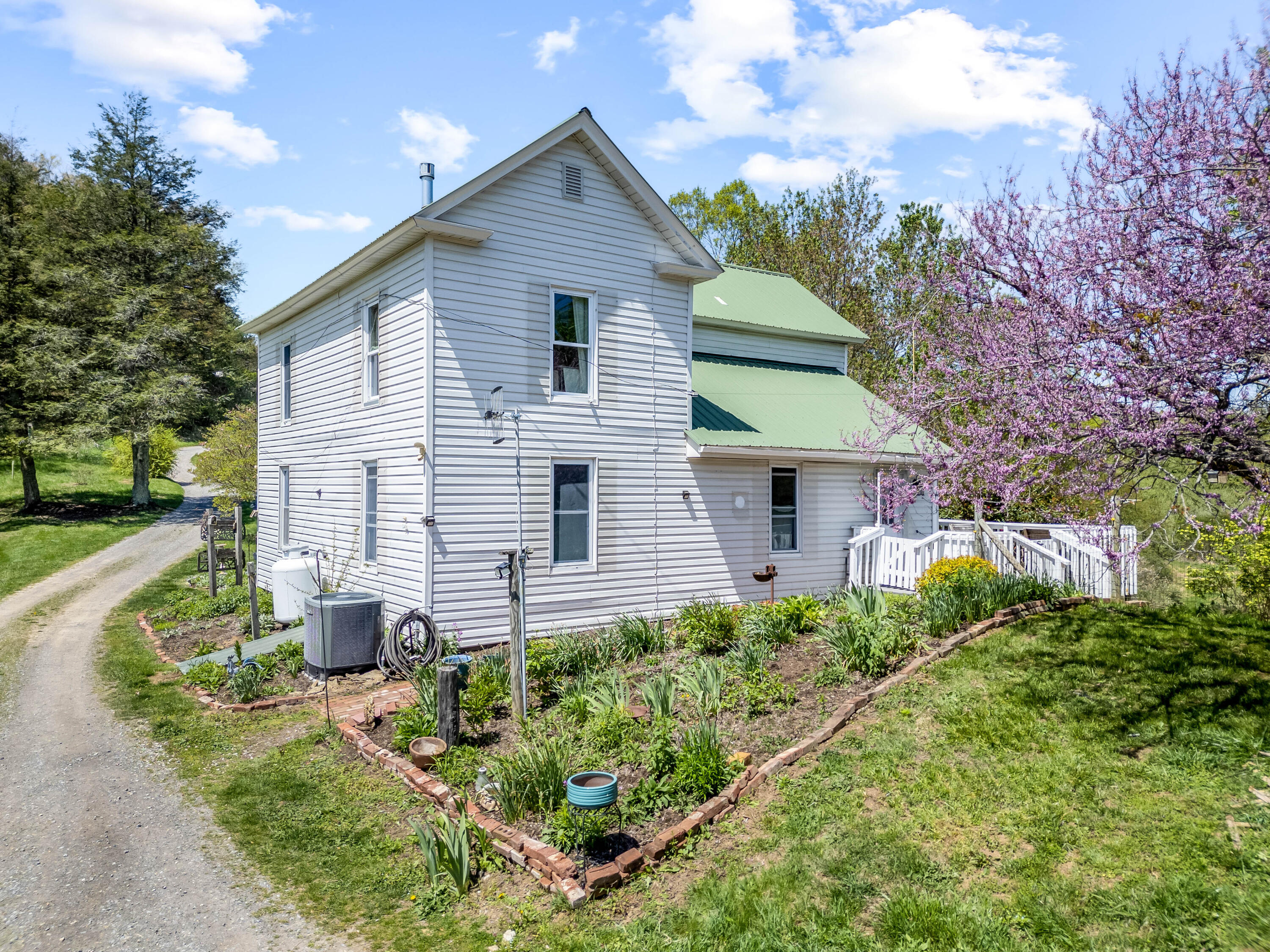 771 White Oak Grove Road Northeast Riner, VA 24149 - Photo 7 of 113 riner-67