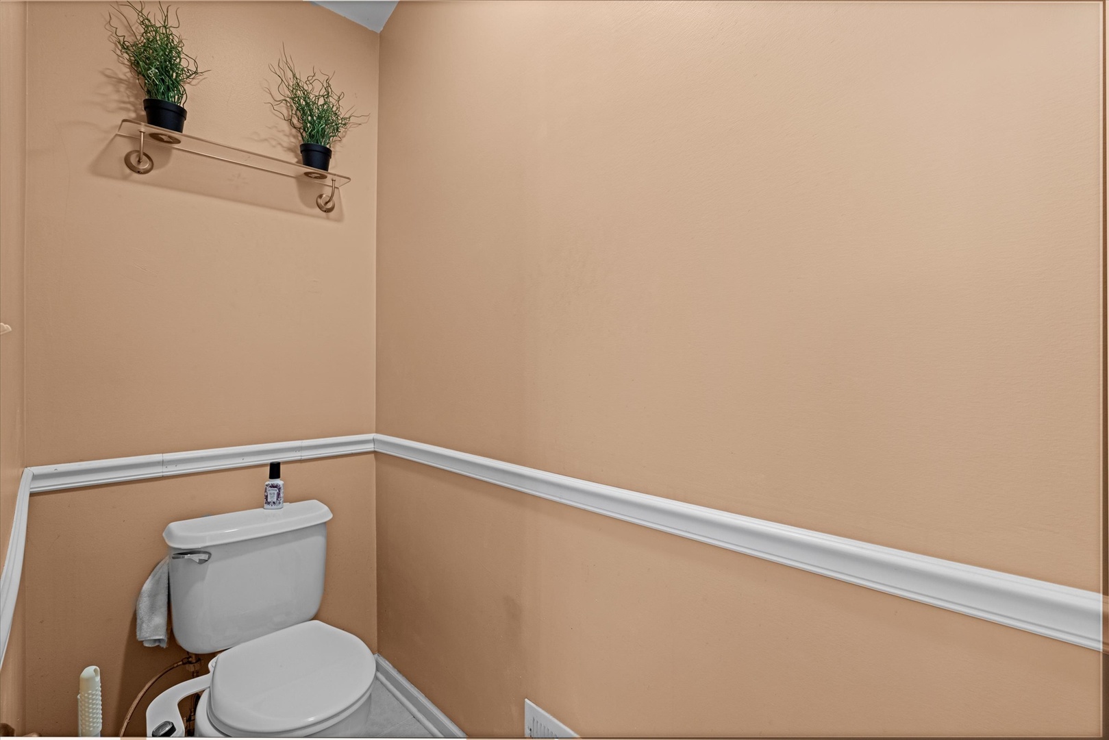 1314 Danhof Drive Bolingbrook, IL 60490 - Photo 18 of 39 a white toilet sitting next to a shower