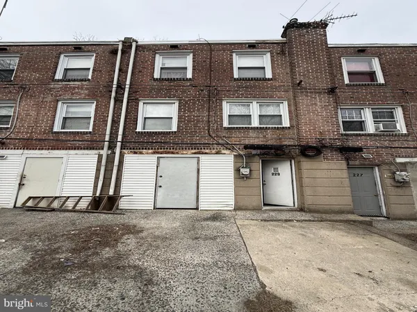 $149,999 | 229 West 22nd Street, Chester, PA 19013