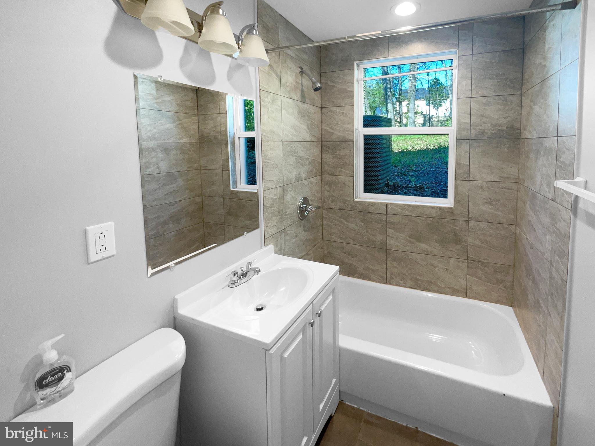 18608 Old Triangle Road Triangle, VA 22172 - Photo 12 of 19 Gallery Image 12