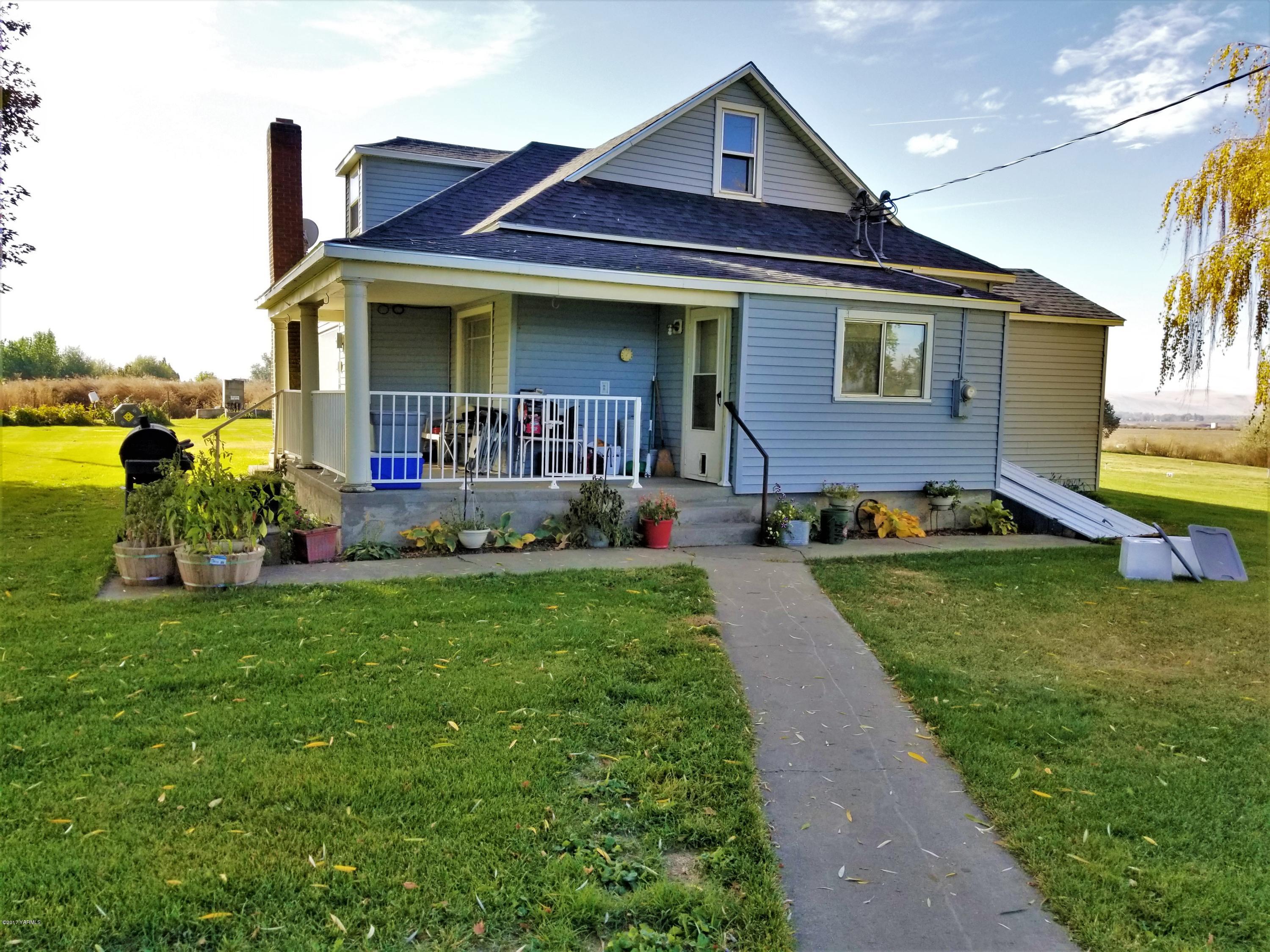1900 Liberty Road Granger, WA 98932 - Photo 1 of 12 a view of house with a yard