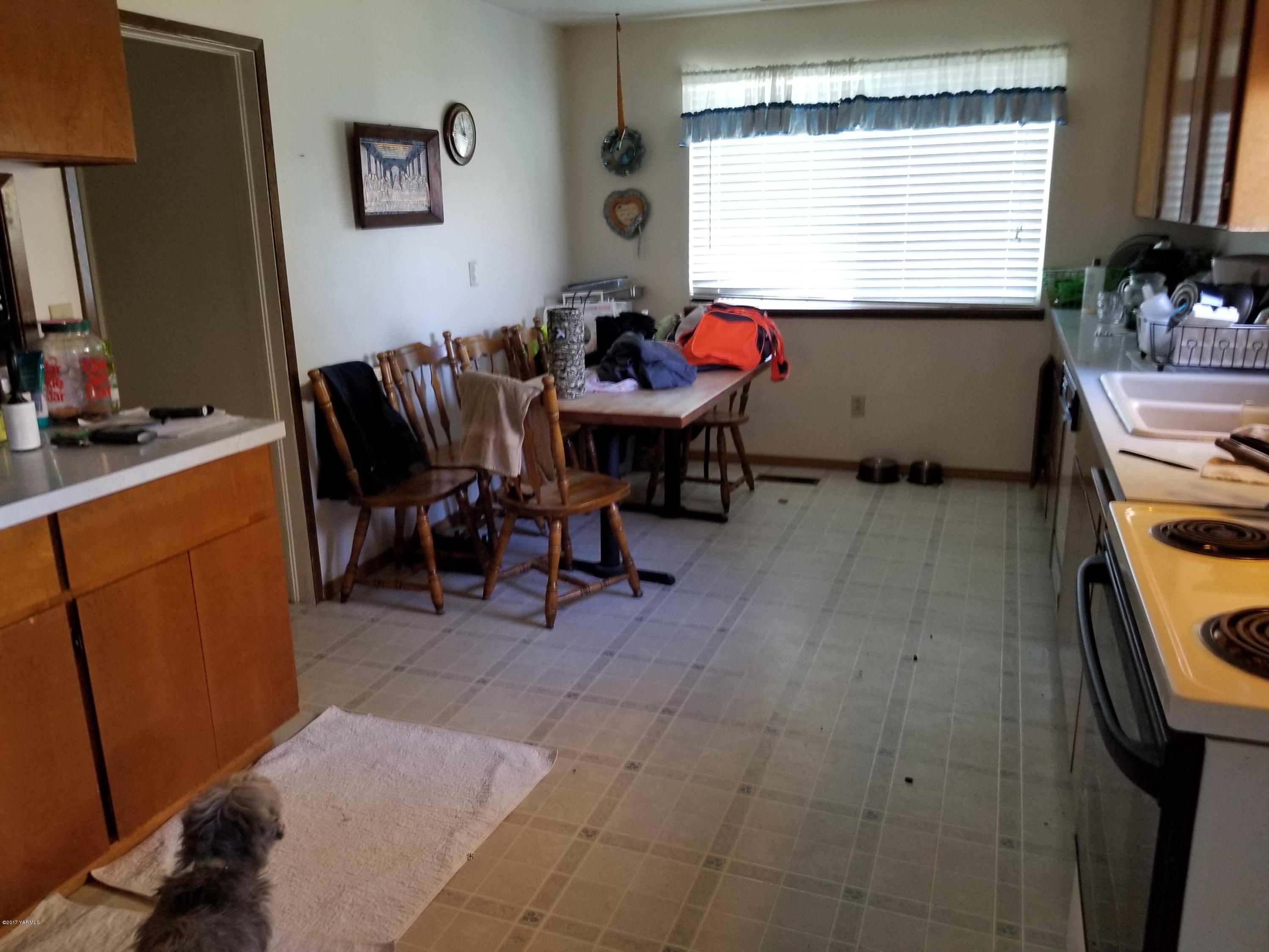 1900 Liberty Road Granger, WA 98932 - Photo 4 of 12 a view of a workspace with furniture and a window