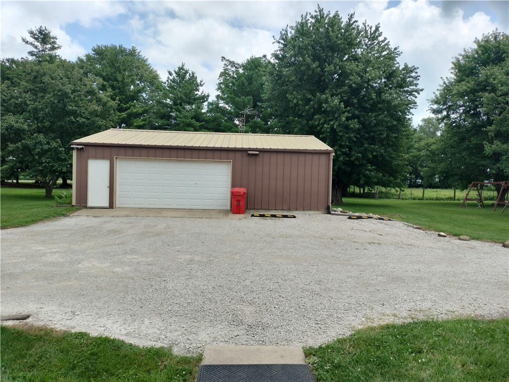 9663 Angle Crossing Road Argenta, IL 62501 - Photo 3 of 32