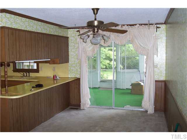 93 Surles Road Benson, NC 27504 - Photo 5 of 16 Breakfast Area