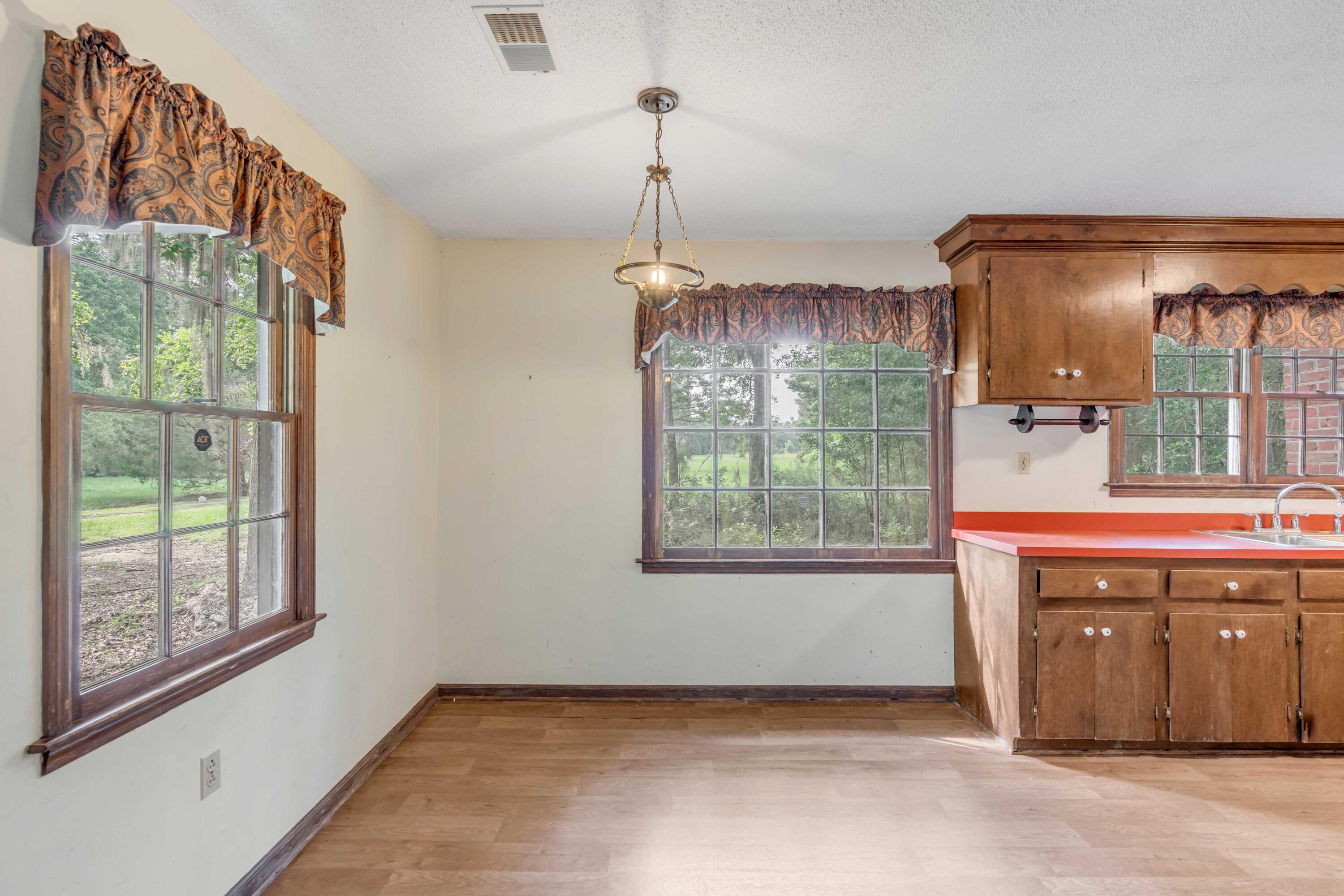 7787 Seafield Road Meggett, SC 29449 - Photo 35 of 57 Carriage House Kitchen