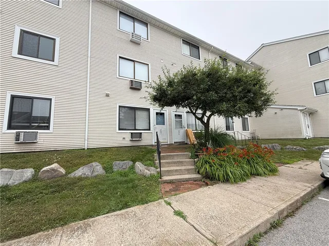 $2,250 | 66 Girard Avenue, Unit 207, Newport, RI 02840