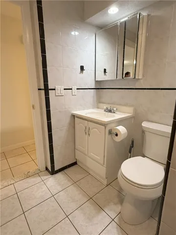 $2,250 | 66 Girard Avenue, Unit 207, Newport, RI 02840