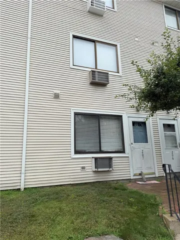$2,250 | 66 Girard Avenue, Unit 207, Newport, RI 02840