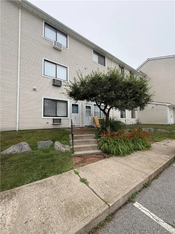 $2,250 | 66 Girard Avenue, Unit 207, Newport, RI 02840