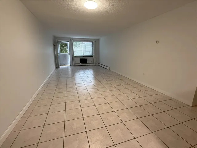 $2,250 | 66 Girard Avenue, Unit 207, Newport, RI 02840