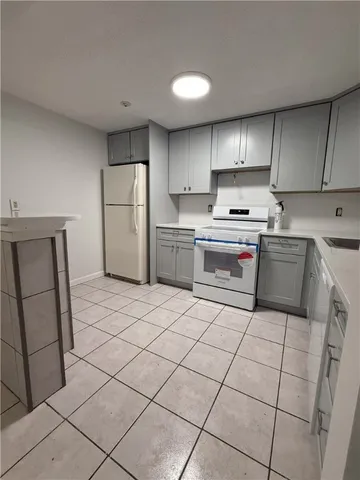 $2,250 | 66 Girard Avenue, Unit 207, Newport, RI 02840