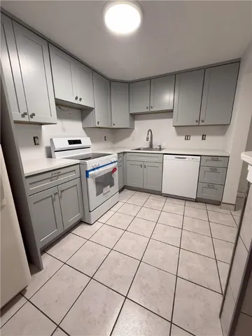 $2,250 | 66 Girard Avenue, Unit 207, Newport, RI 02840