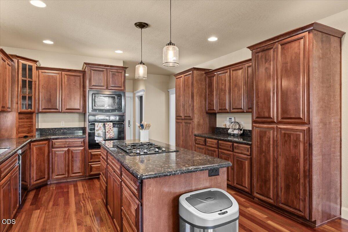 928 Buck Point Street Central Point, OR 97502 - Photo 14 of 43
