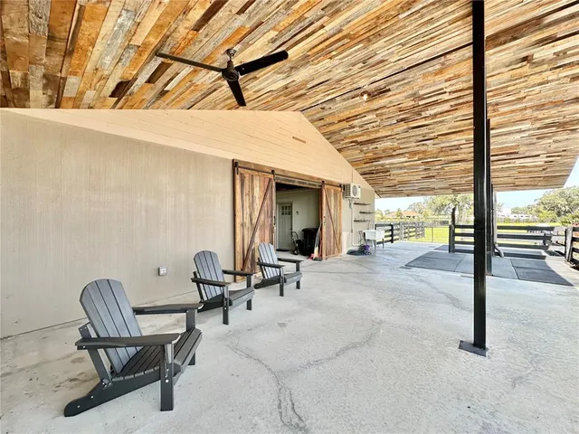 a view of a livingroom with furniture