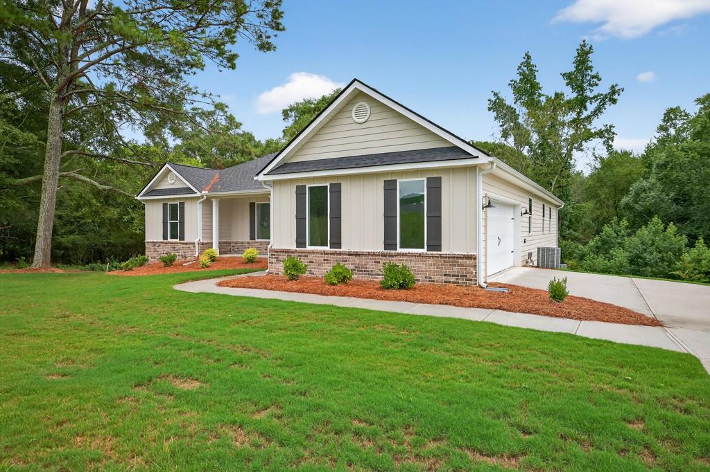 328 Advent Drive Winder, GA 30680 - Photo 3 of 45 a front view of house with yard and green space
