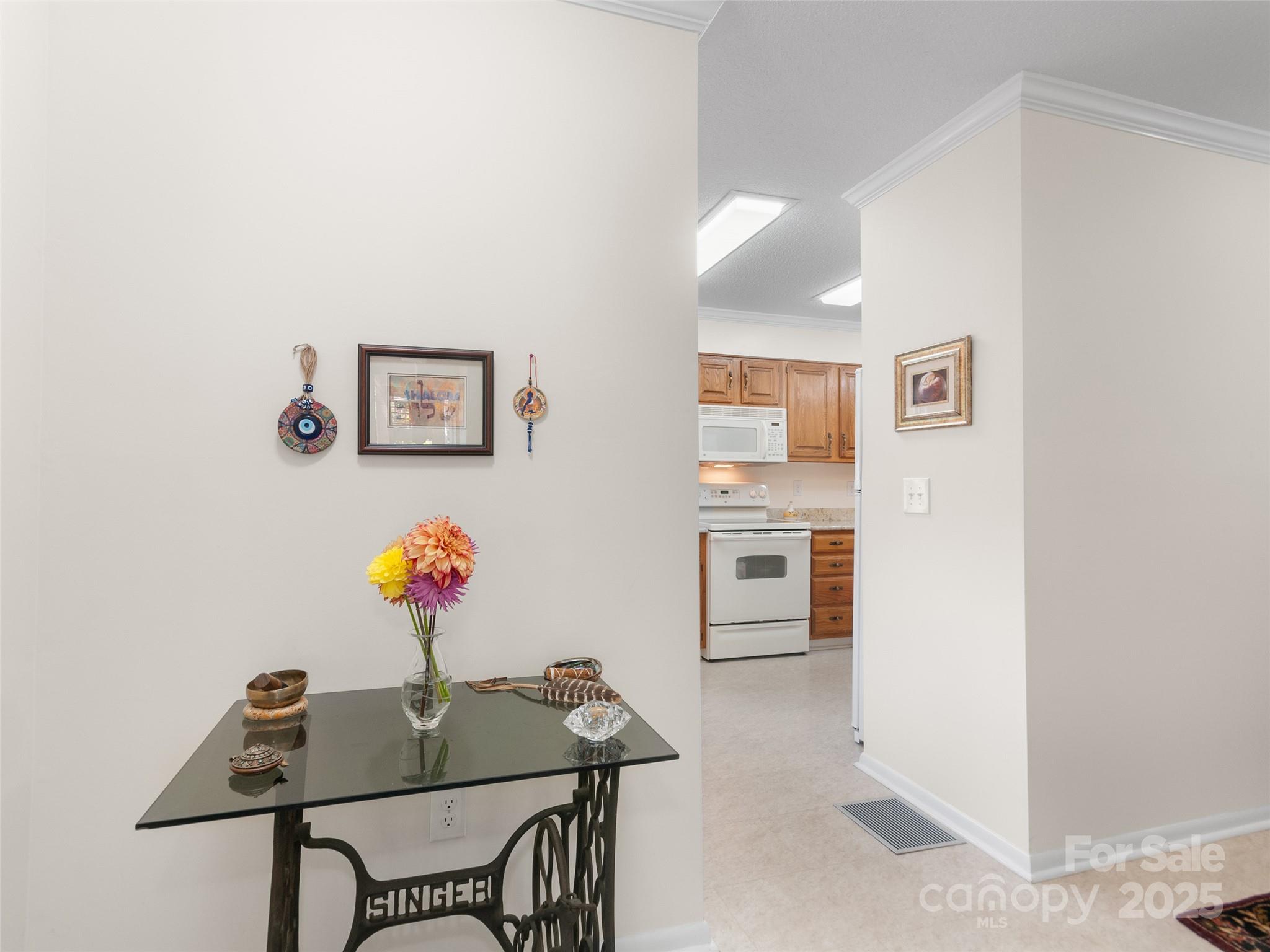 87 Willow Road, Unit D1 Waynesville, NC 28786 - Photo 5 of 36 Gallery Image 5