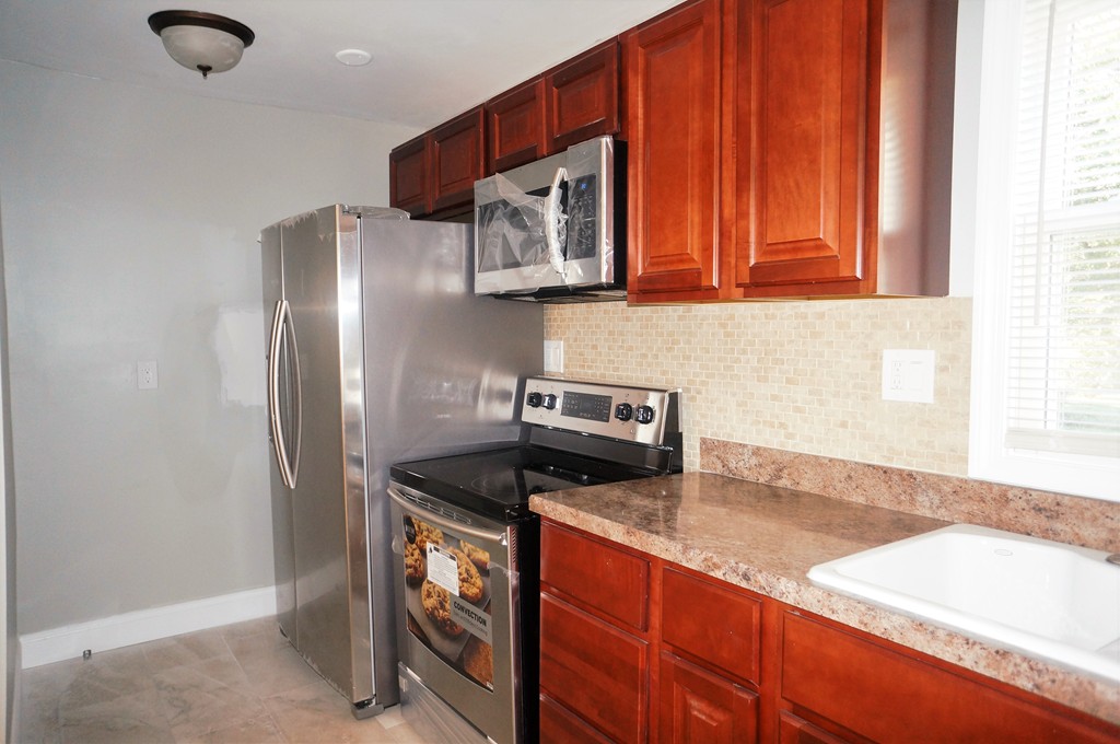 52 Granby Street Springfield, MA 01108 - Photo 11 of 23
