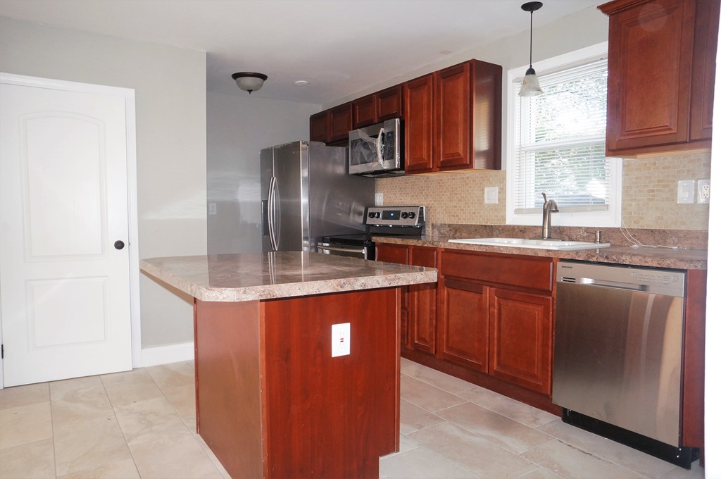 52 Granby Street Springfield, MA 01108 - Photo 14 of 23