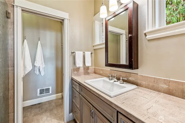 $3,800,000 | 4080 Us Highway, Chelan, WA 98816