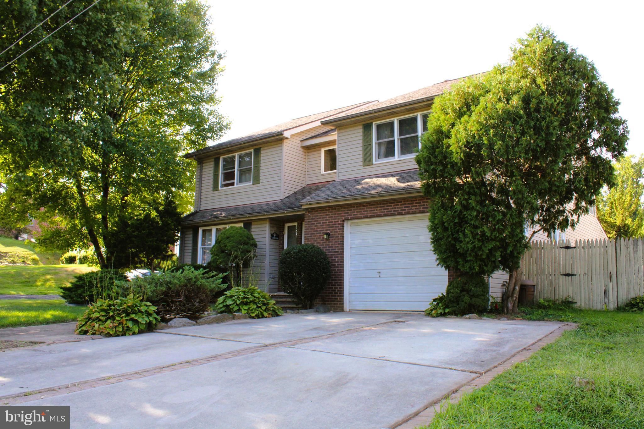 15158 Wayside Road Philadelphia, PA 19116 - Photo 2 of 44