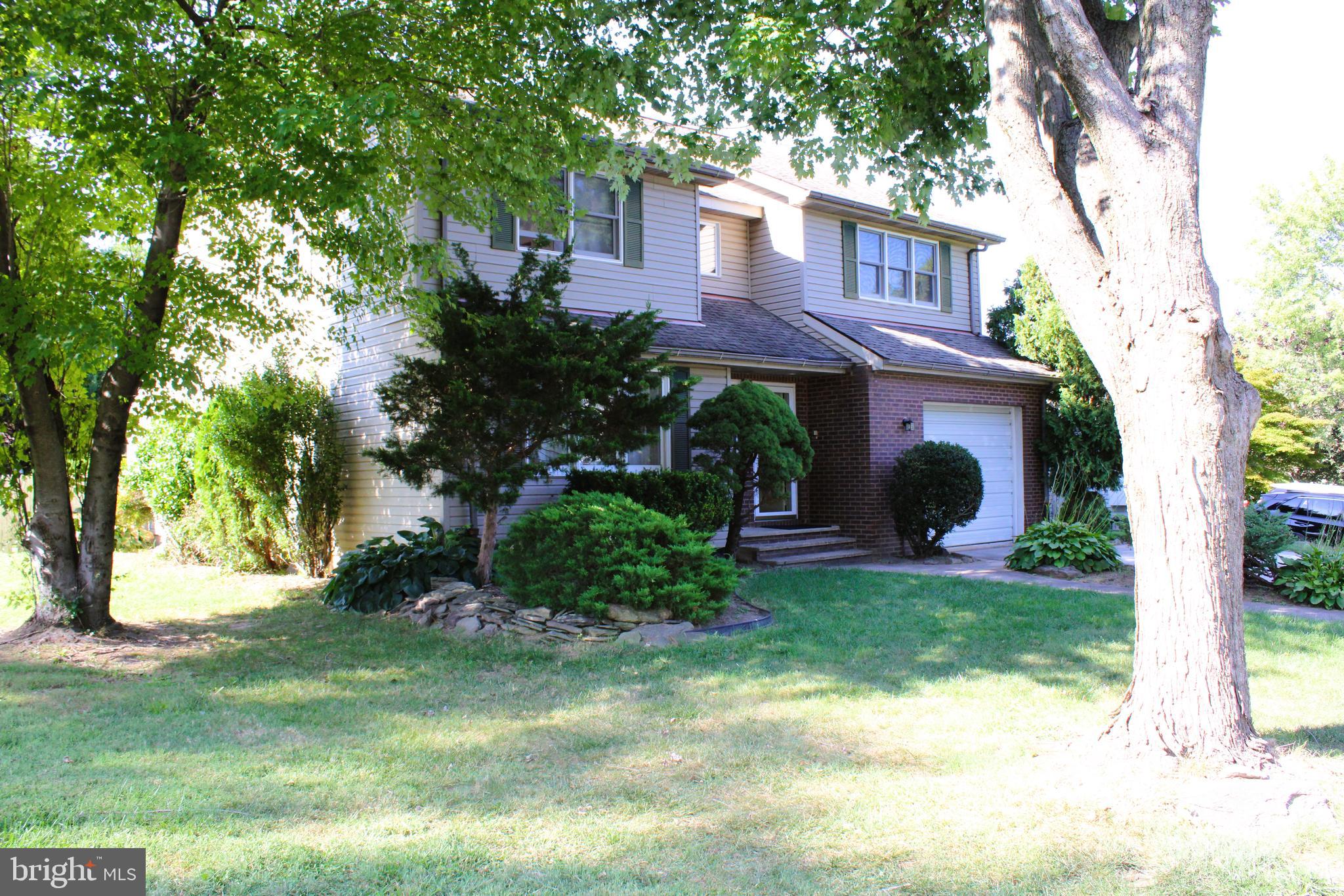 15158 Wayside Road Philadelphia, PA 19116 - Photo 3 of 44