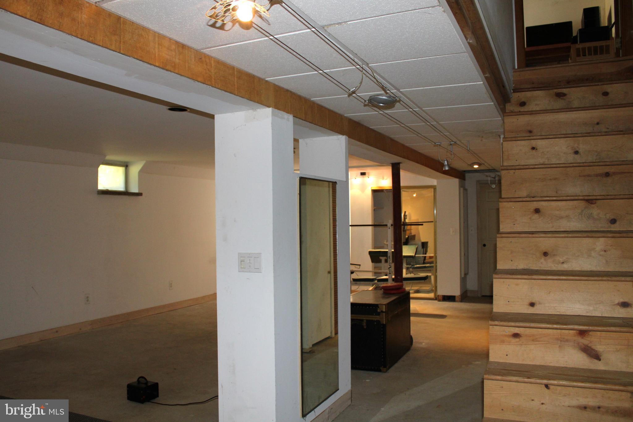 15158 Wayside Road Philadelphia, PA 19116 - Photo 41 of 44