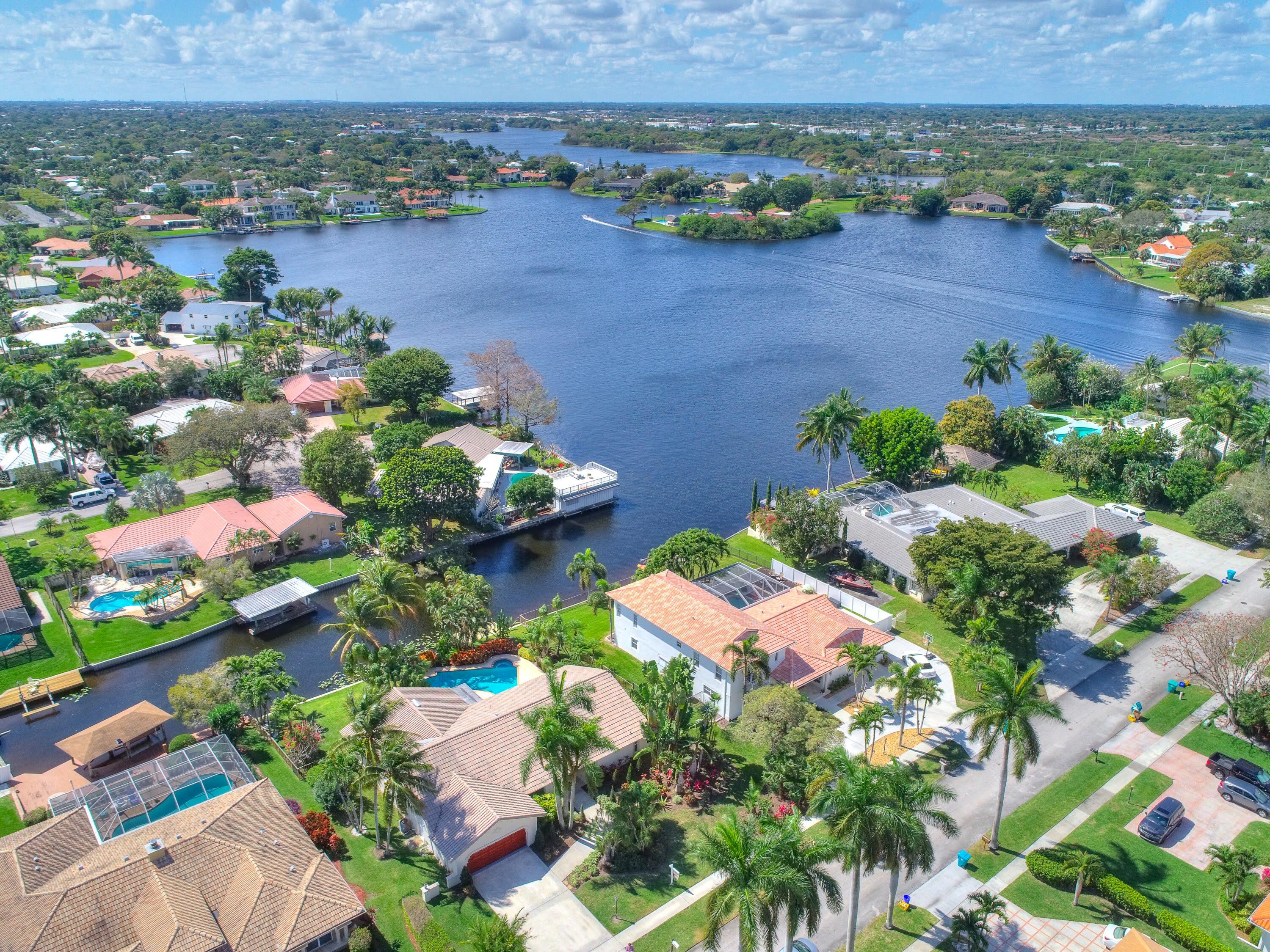 752 Southwest 36th Avenue Delray Beach, FL 33445 - Photo 5 of 40 752SW36Ave-32