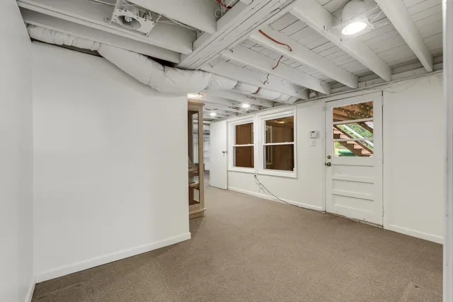 a view of a big room with closet