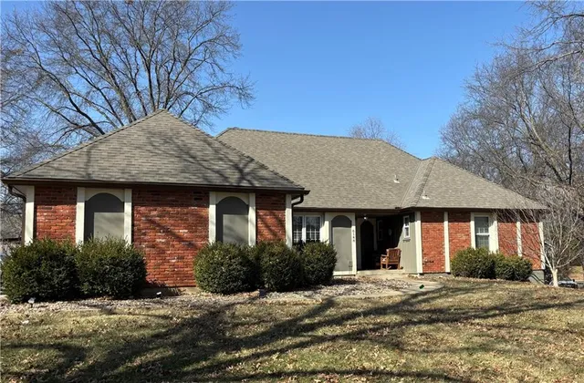 $325,000 | 8148 Northwest Twin Oaks Drive, Kansas City, MO 64151