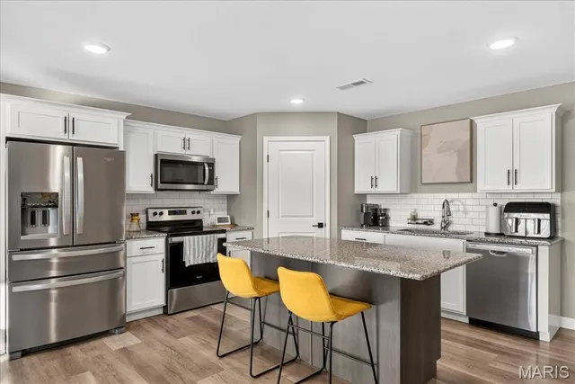 $250,000 | 70 Marker Drive, Unit A, Highland, IL 62249