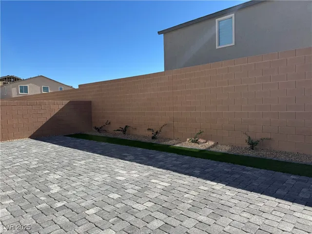 $2,200 | 7859 Lacemaker Court, Las Vegas, NV 89113