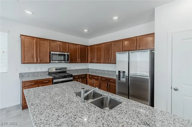 $2,200 | 7859 Lacemaker Court, Las Vegas, NV 89113