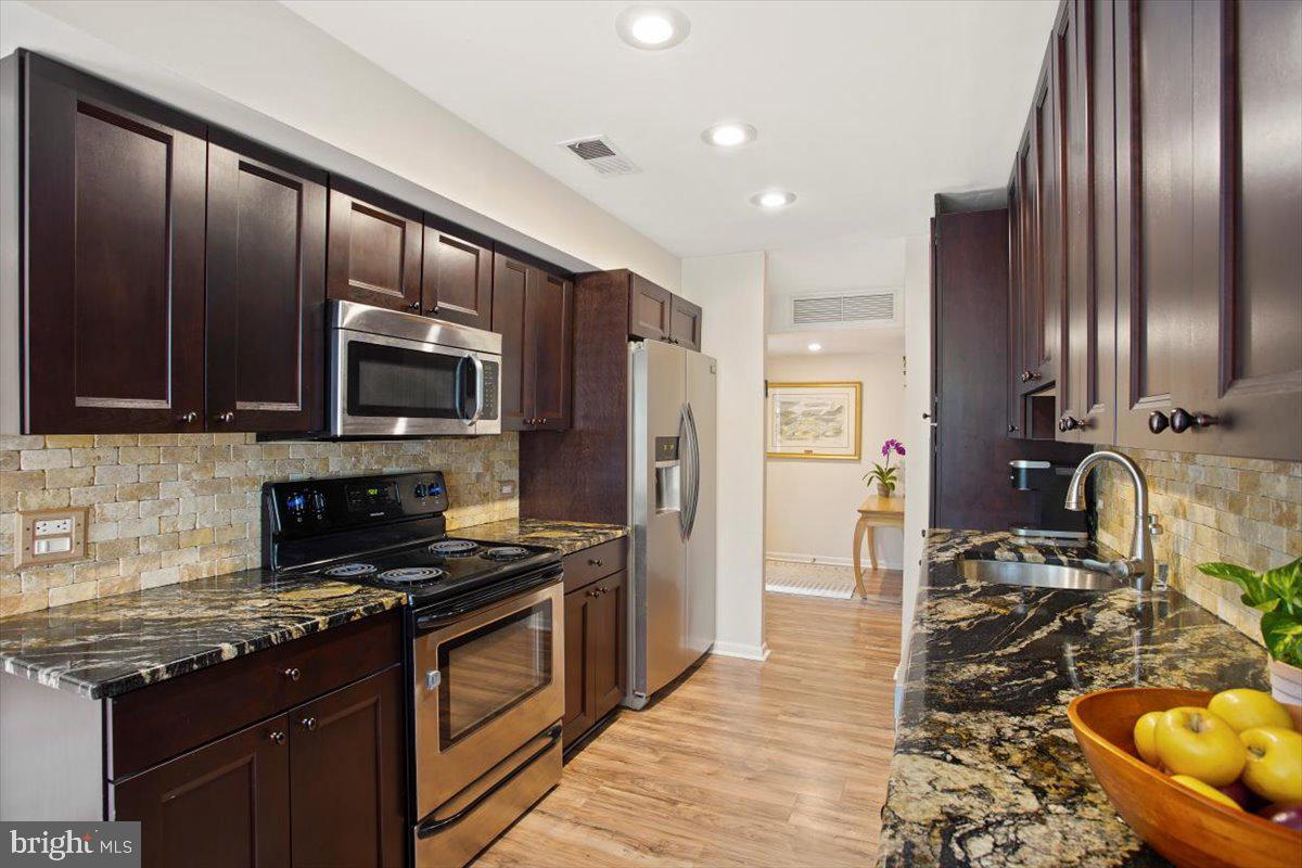 1710 Oakwood Terrace, Unit 4G, Narberth, PA 19072 Compass