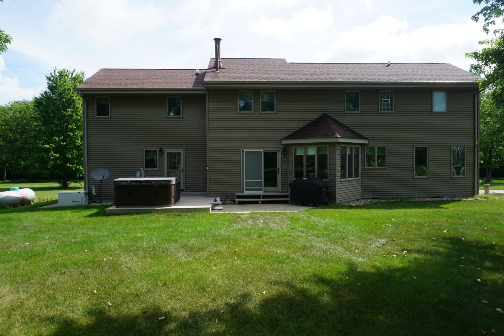 4914 Highway 113 Kankakee, IL 60901 - Photo 2 of 54 a front view of a house with a garden