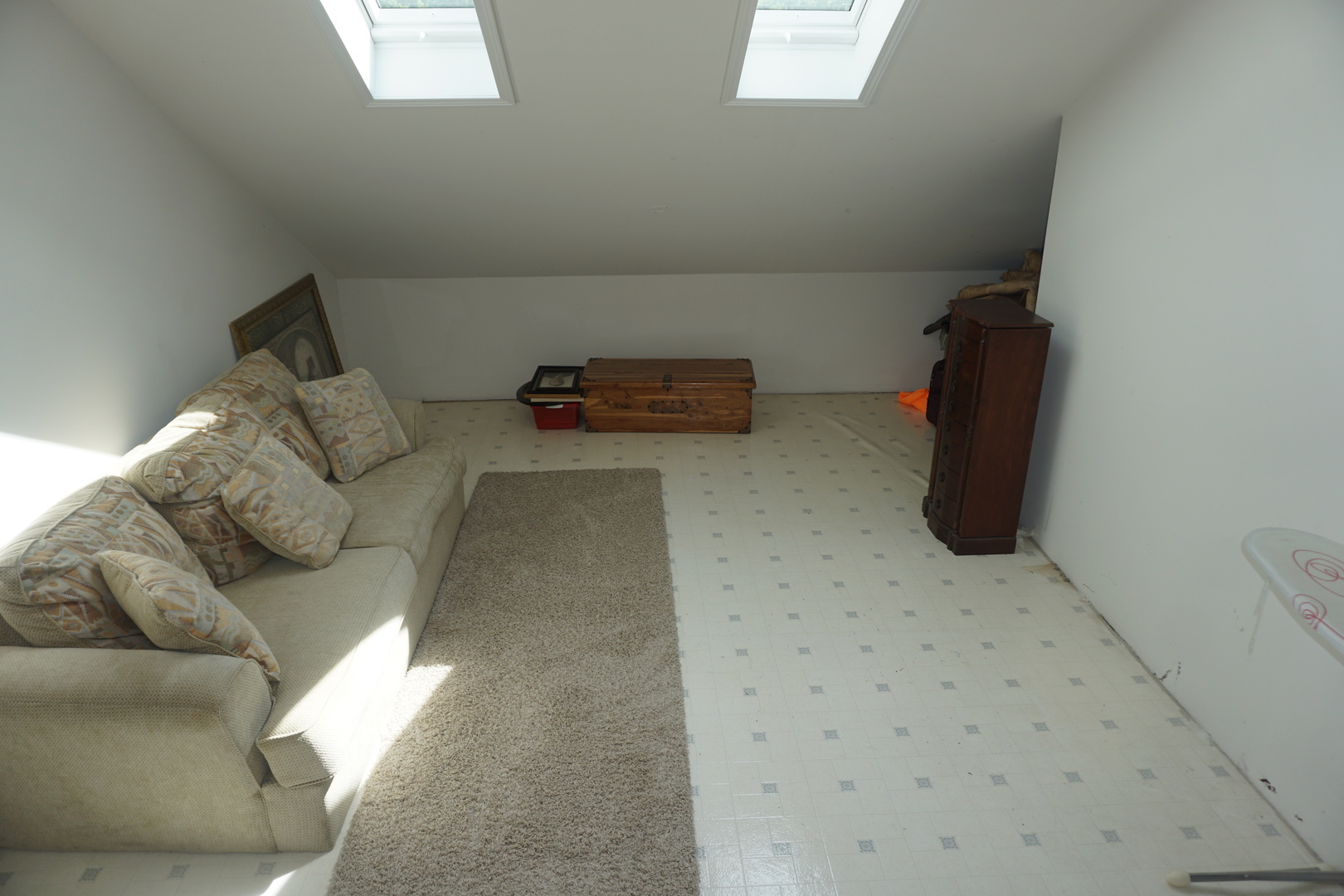 4914 Highway 113 Kankakee, IL 60901 - Photo 30 of 54 a living room with furniture and a couch