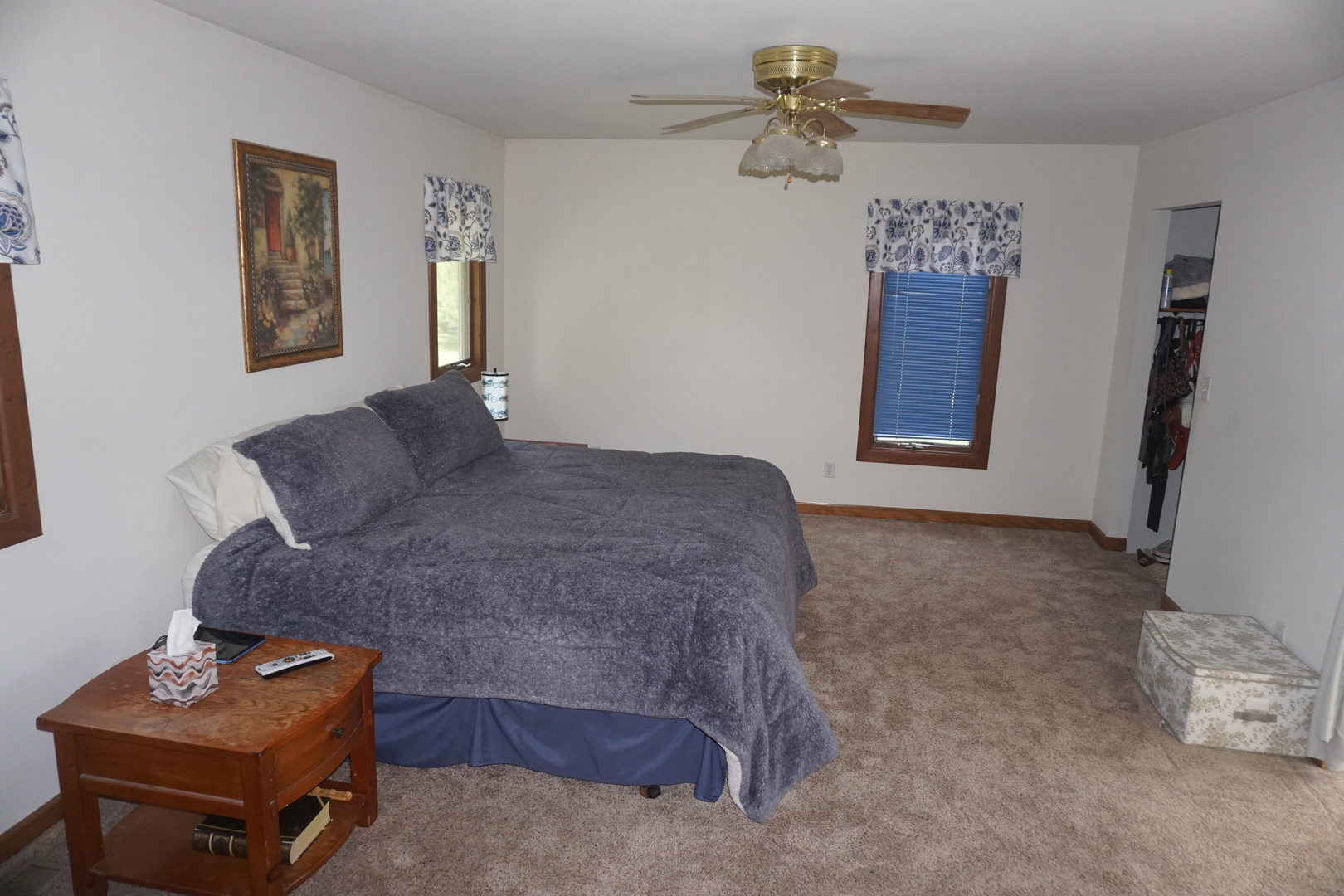 4914 Highway 113 Kankakee, IL 60901 - Photo 31 of 54 a living room with furniture and a window