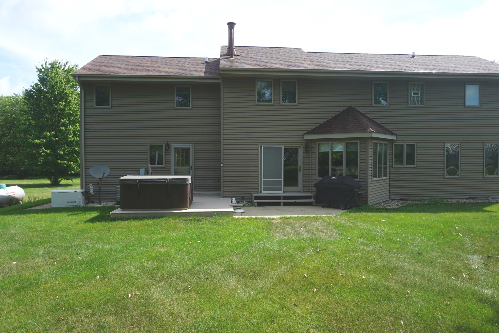 4914 Highway 113 Kankakee, IL 60901 - Photo 5 of 54 a front view of a house with a yard and trees