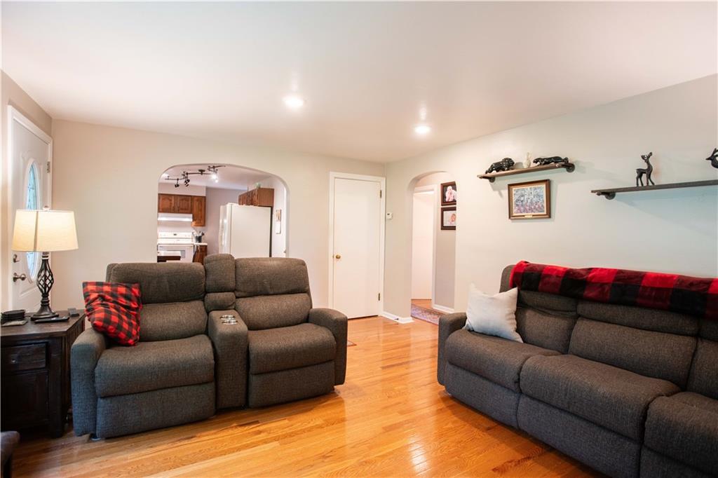 490 Barclay Hill Road Beaver, PA 15009 - Photo 8 of 26 a living room with furniture
