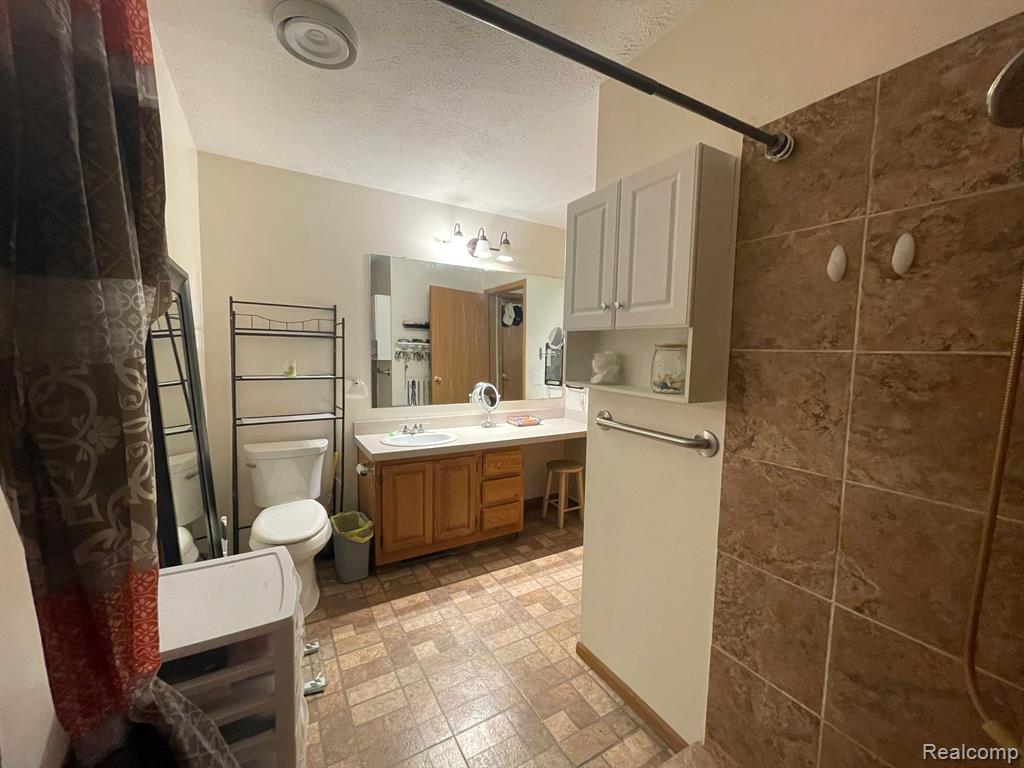 10465 Silver Lake Road Byron, MI 48418 - Photo 4 of 11 Gallery Image 4