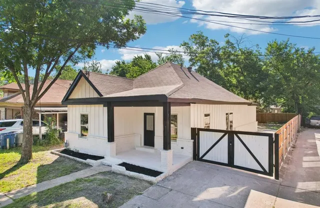 a view of backyard of house