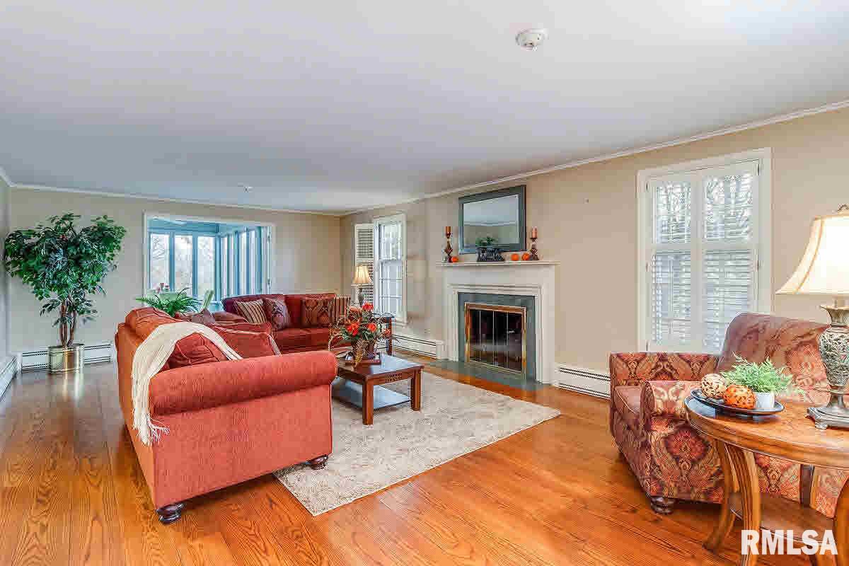1312 Middle Road Bettendorf, IA 52722 - Photo 4 of 24 Gallery Image 4