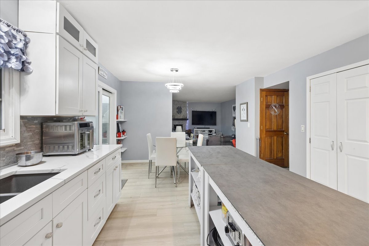 75 Rodenburg Road Roselle, IL 60172 - Photo 6 of 24