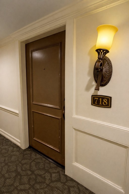 3525 Sage Road, Unit 718 Houston, TX 77056 - Photo 23 of 38 a view of a hallway with wooden floor and closet