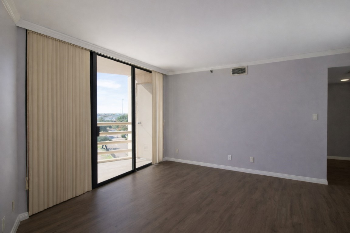 3525 Sage Road, Unit 718 Houston, TX 77056 - Photo 26 of 38 an empty room with wooden floor and windows