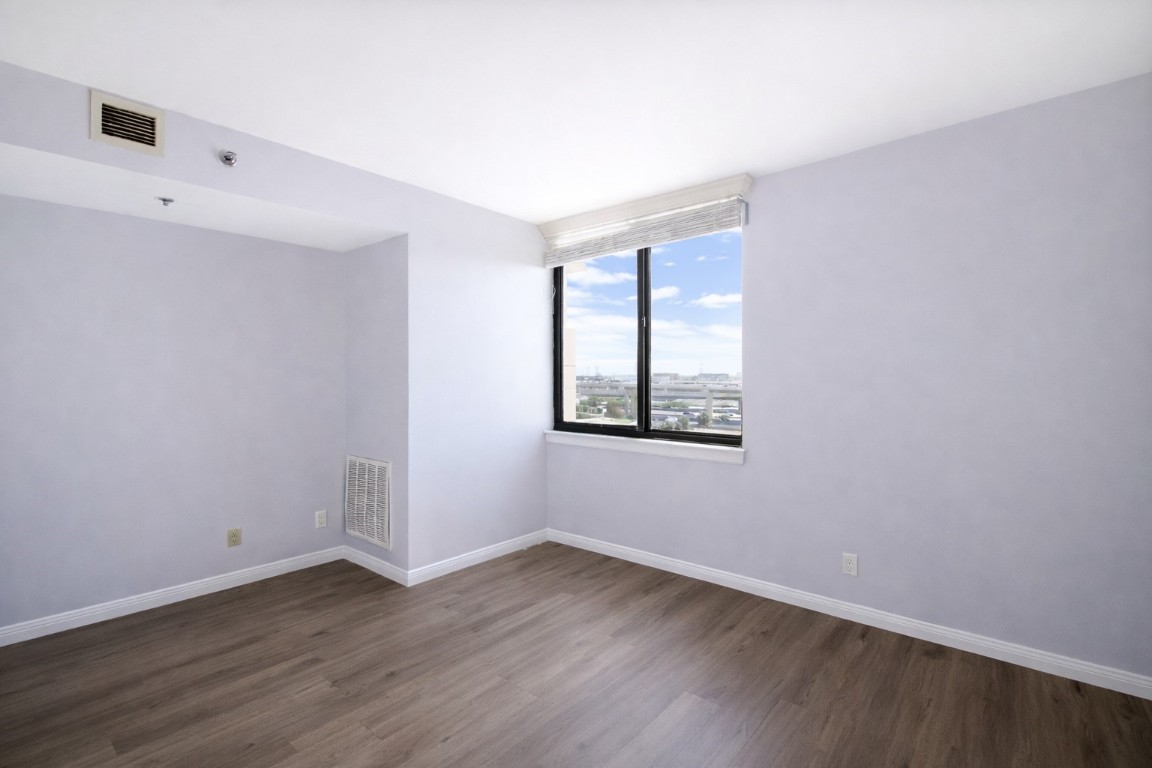 3525 Sage Road, Unit 718 Houston, TX 77056 - Photo 32 of 38 an empty room with wooden floor and windows